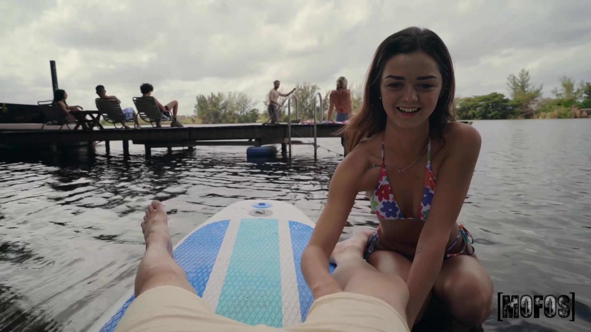 Lake public - Maisie Williams